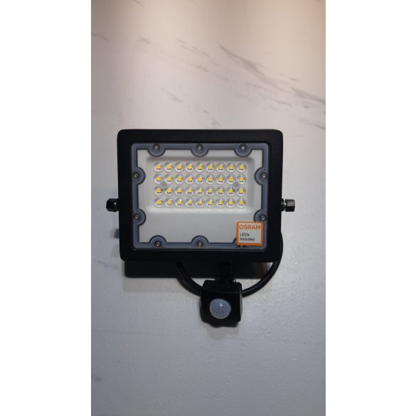 Led reflektor 30W, 4000K, fekete ház, OSRAM chip, PIR mozgás érzékelő