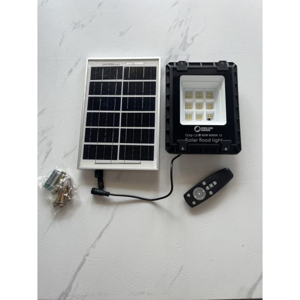 Napelemes reflektor 60W, 8000K, műanyagház, távirányítóval